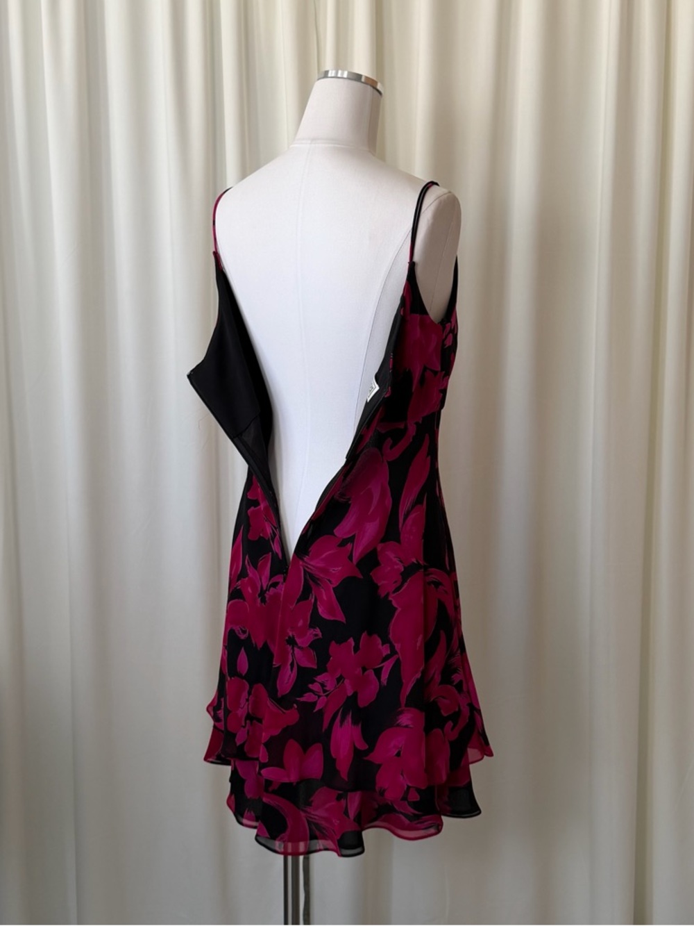 Vintage A.J. Bari 100% Silk Floral Tiered Mini Dress Pink & Black Size 10. - Picture 4 of 15